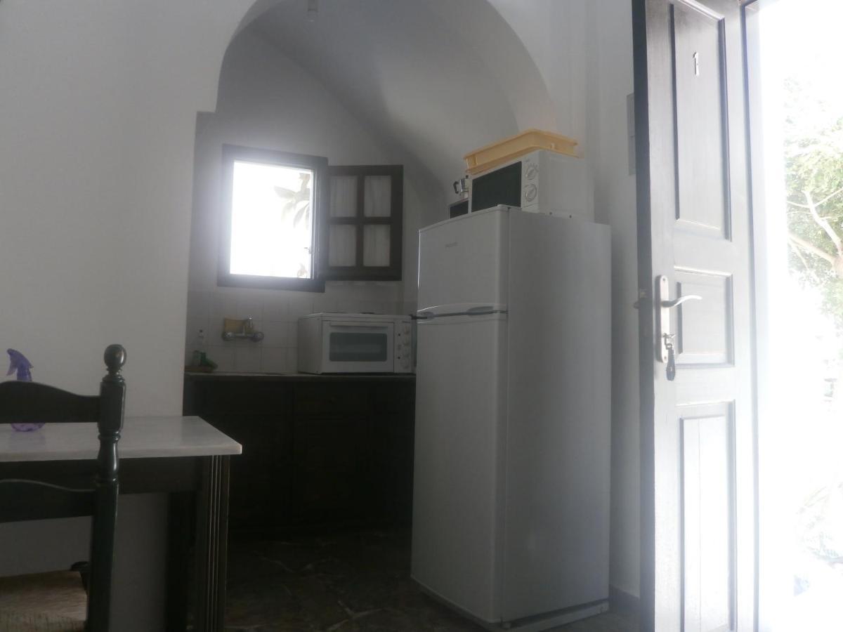 Villa Ostria Kamári Екстериор снимка