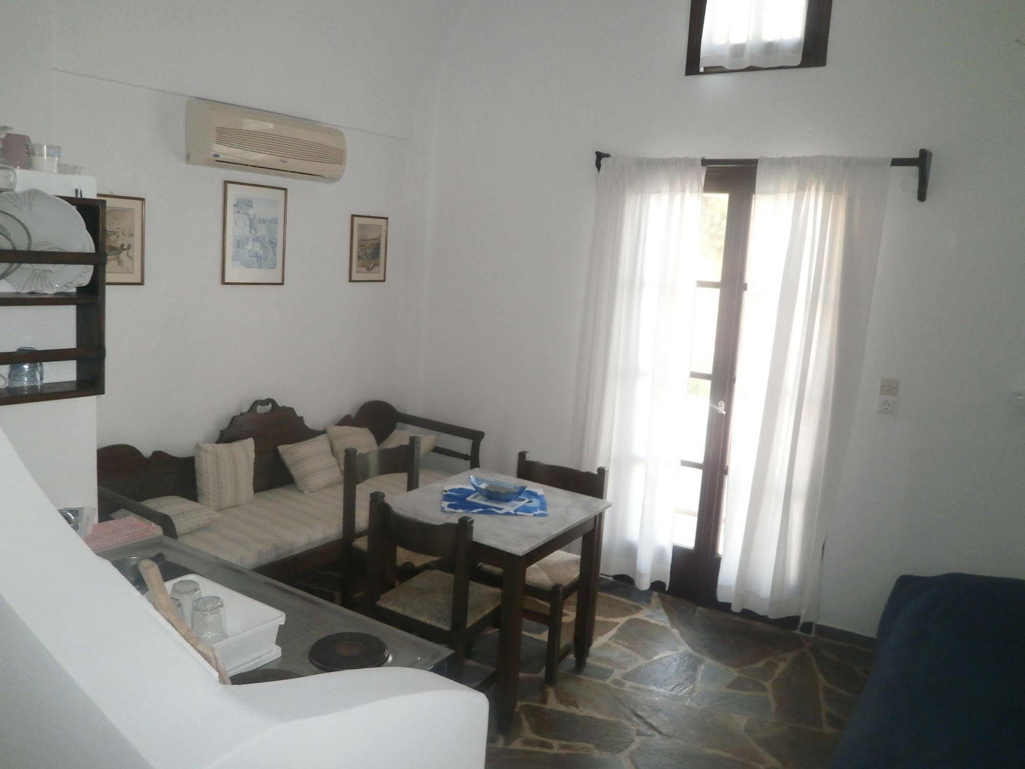 Villa Ostria Kamári Екстериор снимка